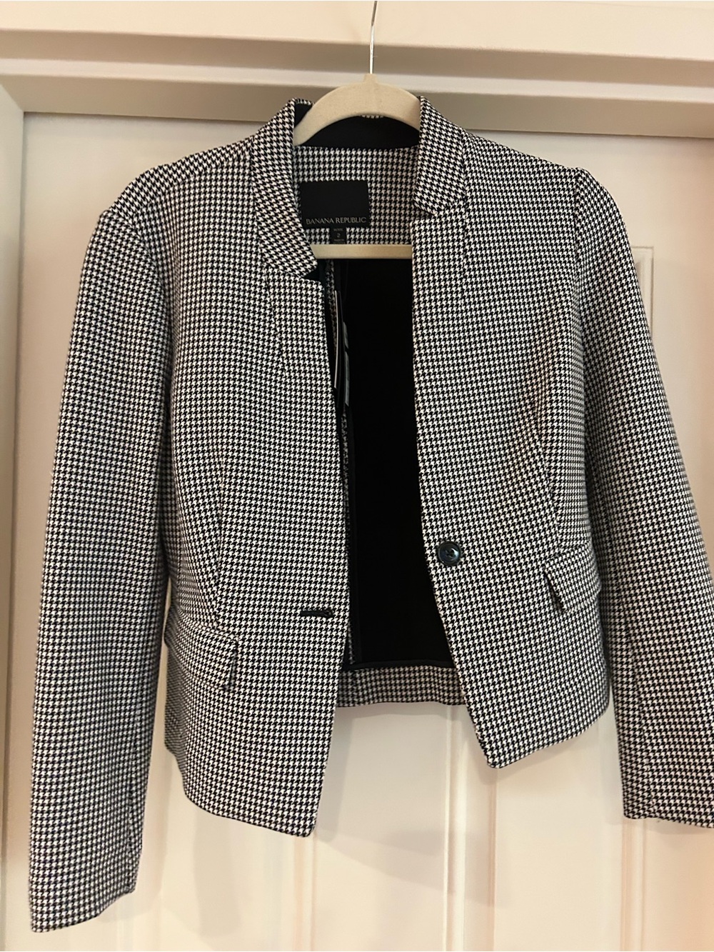 Banana Republic Black and White Houndstooth Cropped Blazer